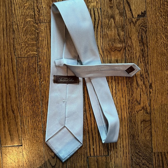 Tasso Elba Men’s Light Grey Silk Necktie. - Picture 2 of 4